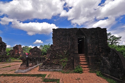 Mơ m&agrave;ng nơi Th&aacute;nh địa Mỹ Sơn 